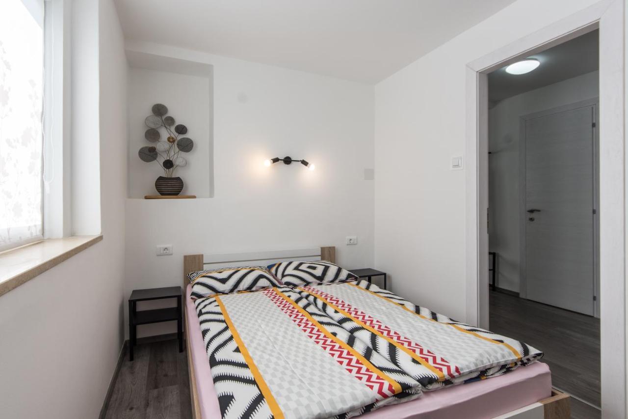 Apartment Retiro Pula Exterior photo